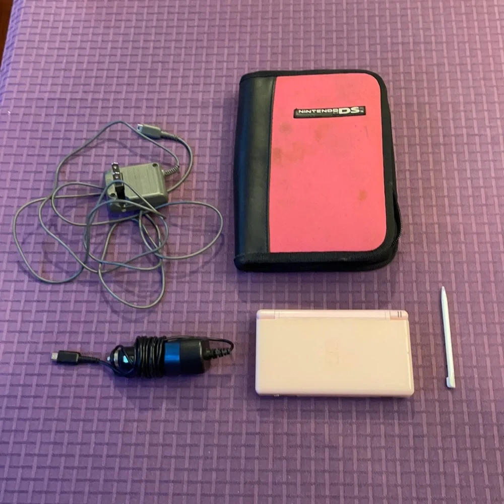 Nintendo DS lite bundle pink console pen wall charger car charger carrying case